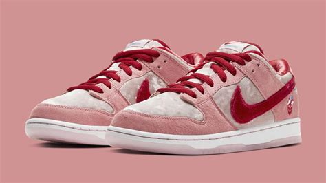 valentines nike dunk